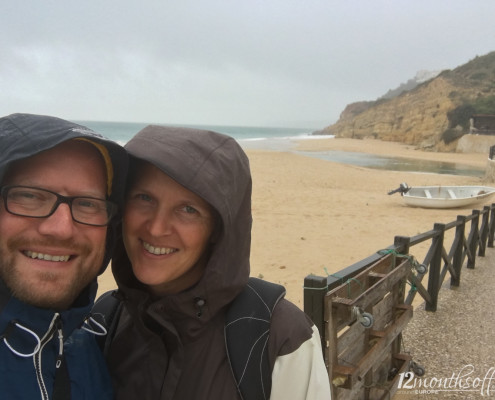 Selfie im Regen von Salema, Portugal