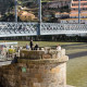 Restaurant-Terrasse unter der Ponte Dom Luis I.